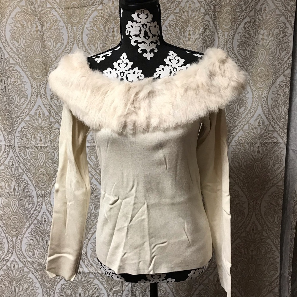 Willi Smith Ivory silk knit top with rabbit fur.